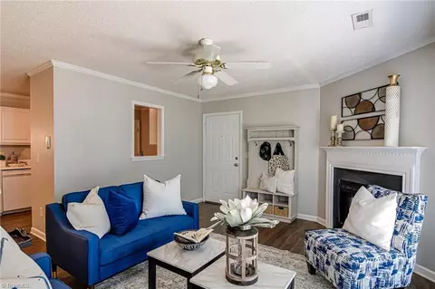 7133 Friendly Ave W #A, Greensboro, NC 27410