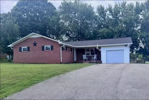329 Chestnut St, Yadkinville, NC 27055