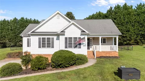 9512 Oakbrook Rdg, Rural Hall, NC 27045