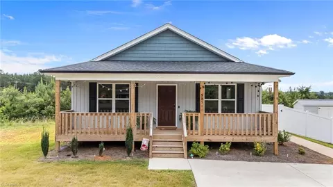 885 Boones Cave Rd, Lexington, NC 27295