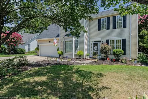 502 Woodhollow Ct, Mcleansville, NC 27301