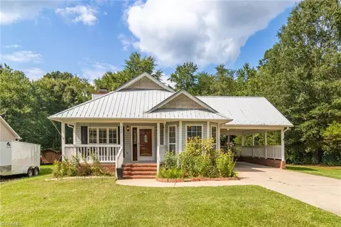 200 Rebecca Dr, Thomasville, NC 27360