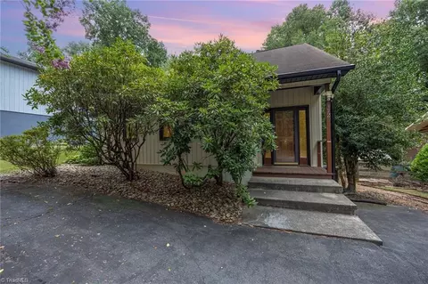 132 Carrisbrooke Ln, Winston Salem, NC 27104