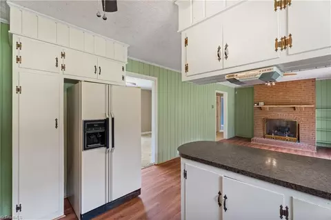 Kitchen - 4640 Nc Highway 268, Dobson, NC 27017 photo 2 of 3
