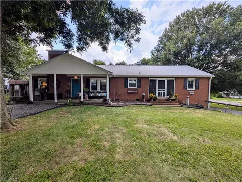 61 Haywood St, Denton, NC 27239