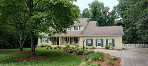 4103 Bienvenue Dr, Greensboro, NC 27409