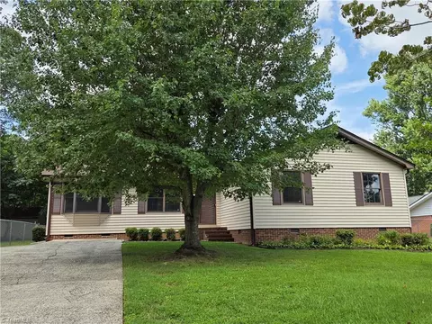 1426 Brookdale Dr, Asheboro, NC 27205