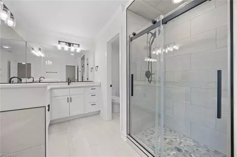 Bath - 4100 Braddock Rd, High Point, NC 27265 photo 3 of 6