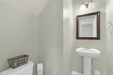 Entry Way - 7013 Quarter Horse Dr, Trinity, NC 27370 photo 4 of 10