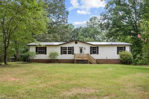 4242 Woodfern Rd, Asheboro, NC 27205