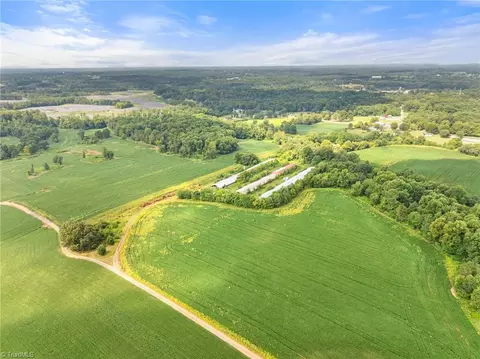 000 Mayflower Dr, Yadkinville, NC 27055