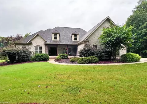 3497 Summit Lakes Dr, Browns Summit, NC 27214