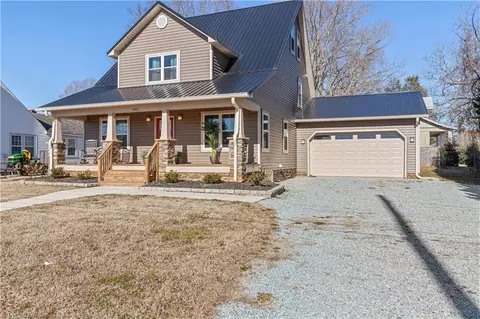 402 Clay St W, Mebane, NC 27302