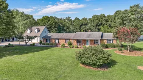 179 Pondview Dr, Wilkesboro, NC 28697
