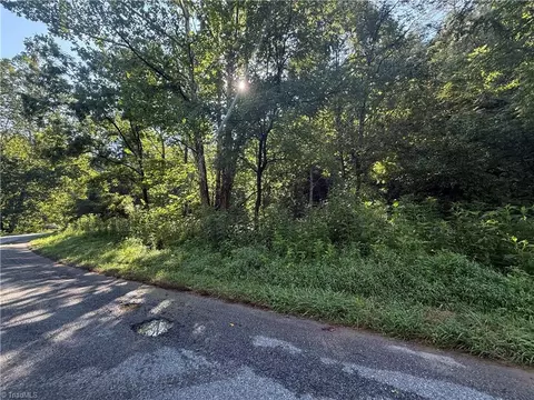 581 Elk Ln, Deep Gap, NC 28618 photo 8