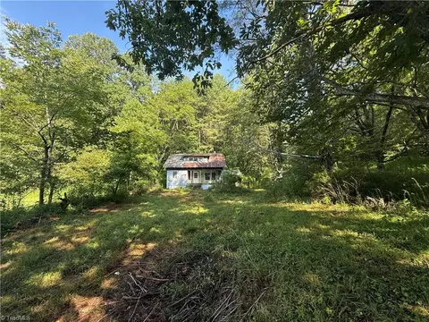 581 Elk Ln, Deep Gap, NC 28618 photo 22