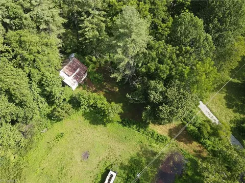 581 Elk Ln, Deep Gap, NC 28618 photo 10