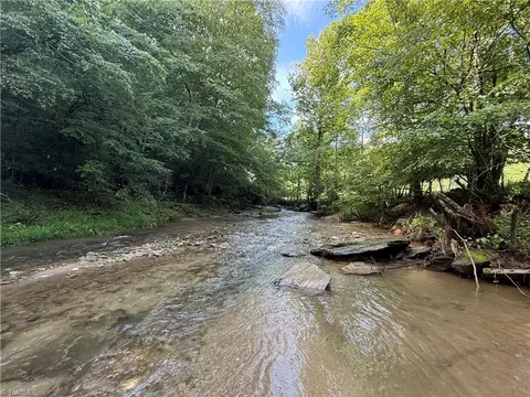 581 Elk Ln, Deep Gap, NC 28618