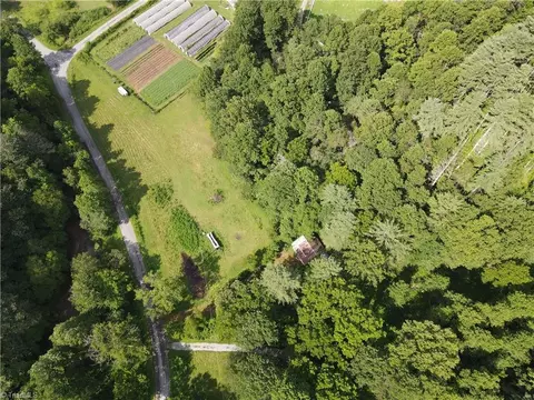 581 Elk Ln, Deep Gap, NC 28618 photo 15