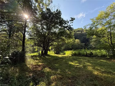 581 Elk Ln, Deep Gap, NC 28618 photo 6