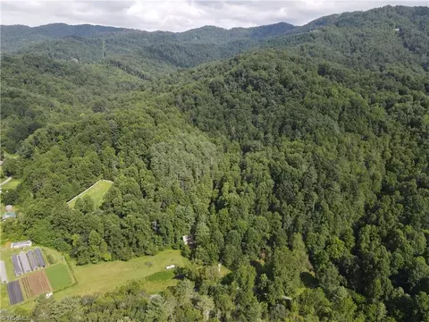 581 Elk Ln, Deep Gap, NC 28618 photo 11