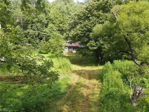 581 Elk Ln, Deep Gap, NC 28618 photo 3