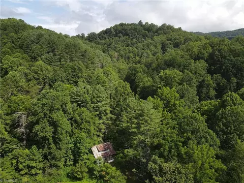 581 Elk Ln, Deep Gap, NC 28618 photo 16