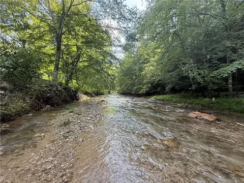 581 Elk Ln, Deep Gap, NC 28618 photo 7