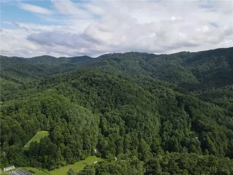 581 Elk Ln, Deep Gap, NC 28618 photo 12
