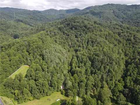 581 Elk Ln, Deep Gap, NC 28618 photo 13