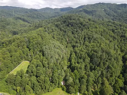 581 Elk Ln, Deep Gap, NC 28618 photo 14