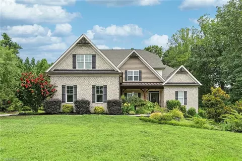 2772 Pfafftown Forest Dr, Winston Salem, NC 27106