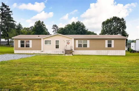 207 West Ave, Lexington, NC 27295