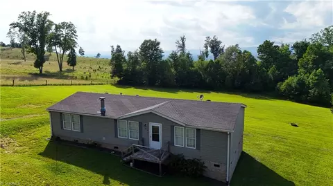 759 Cameron Ln, Mount Airy, NC 27030