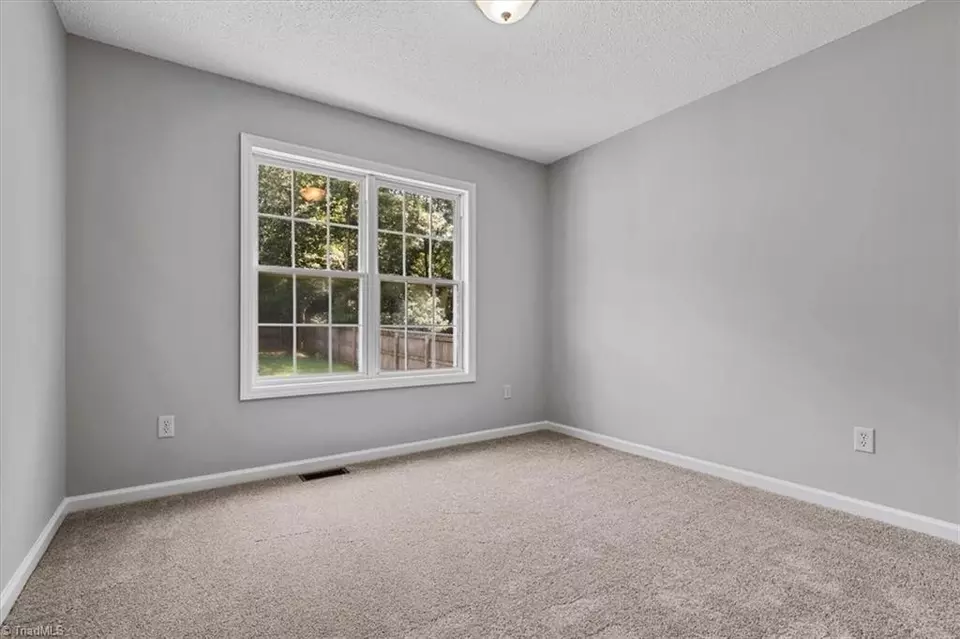 Bedroom - 3018 Karlingdale Dr, Greensboro, NC 27455 photo 5 of 6