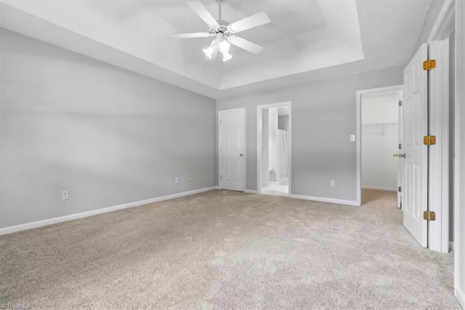 Bedroom - 3018 Karlingdale Dr, Greensboro, NC 27455 photo 2 of 6