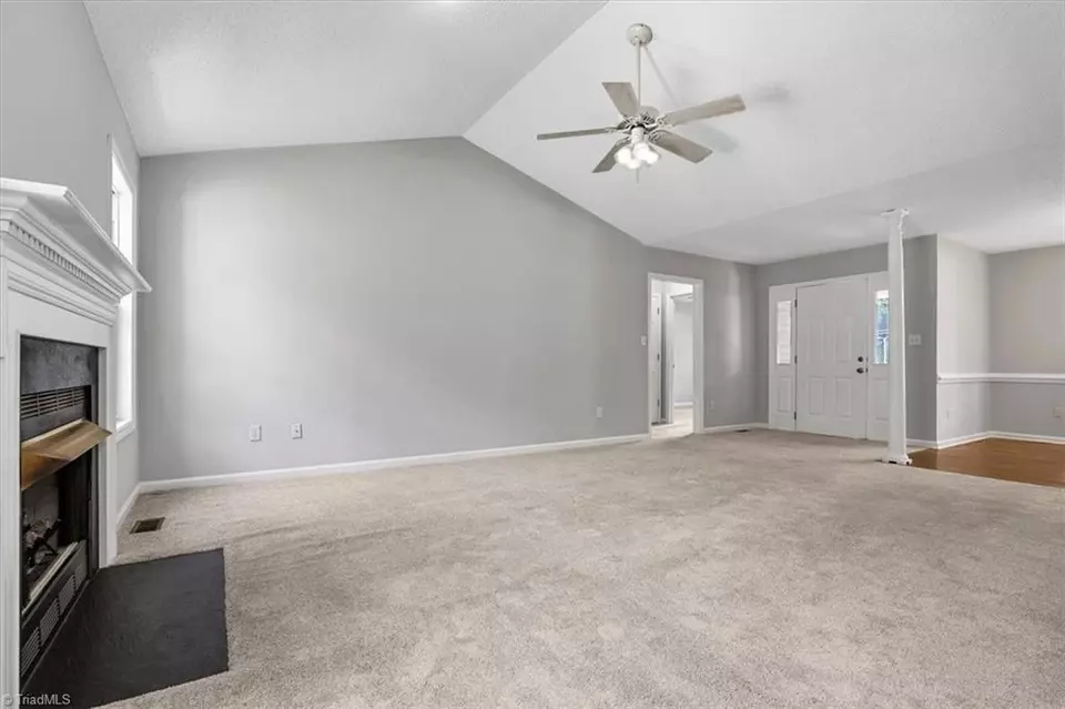 Living - 3018 Karlingdale Dr, Greensboro, NC 27455 photo 2 of 7