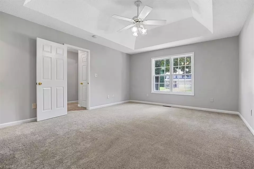 Bedroom - 3018 Karlingdale Dr, Greensboro, NC 27455 photo 1 of 6
