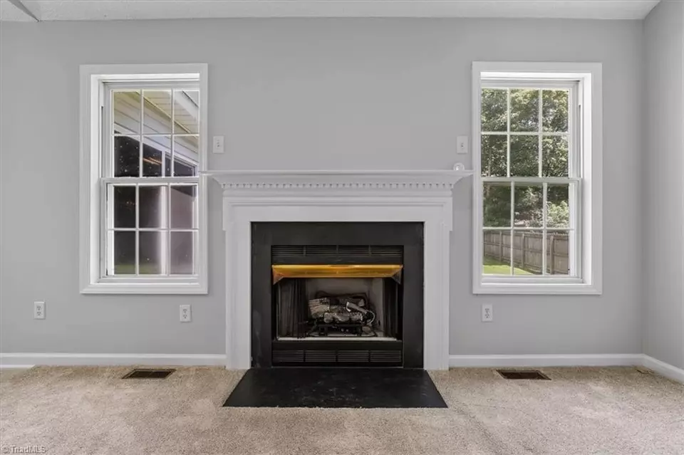 Living - 3018 Karlingdale Dr, Greensboro, NC 27455 photo 5 of 7