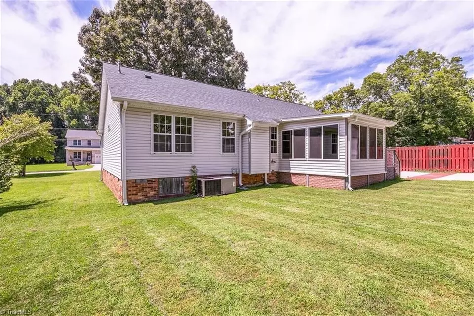 Exterior - 3018 Karlingdale Dr, Greensboro, NC 27455 photo 5 of 8