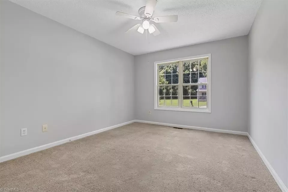 Bedroom - 3018 Karlingdale Dr, Greensboro, NC 27455 photo 3 of 6