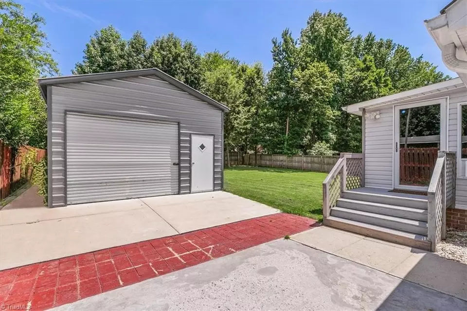 Exterior - 3018 Karlingdale Dr, Greensboro, NC 27455 photo 4 of 8