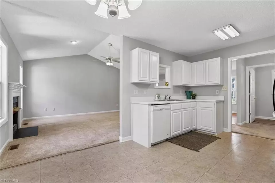 Entry Way - 3018 Karlingdale Dr, Greensboro, NC 27455 photo 2 of 3