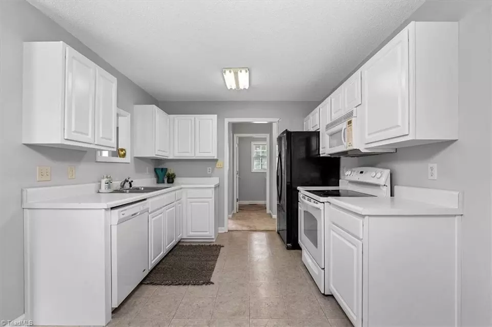 Entry Way - 3018 Karlingdale Dr, Greensboro, NC 27455 photo 3 of 3