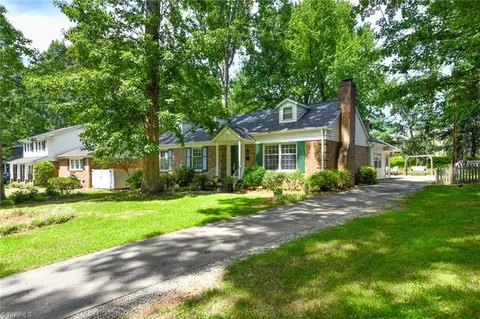 2906 Stratford Dr, Greensboro, NC 27408