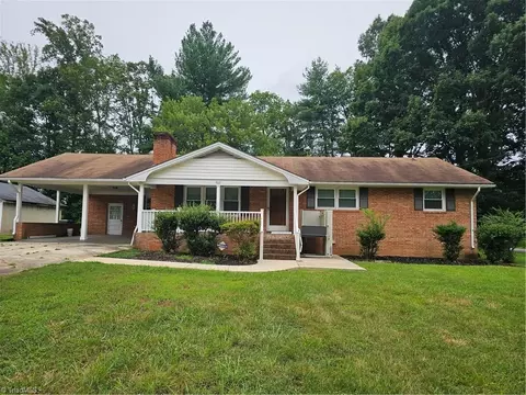902 Sharpe Ave, Eden, NC 27288