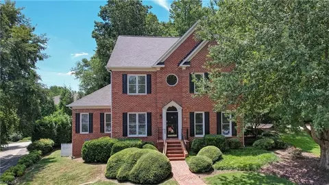 2 Foxglove Ln, Greensboro, NC 27455