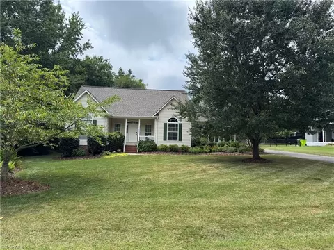 908 Stratford Rd, Lexington, NC 27292