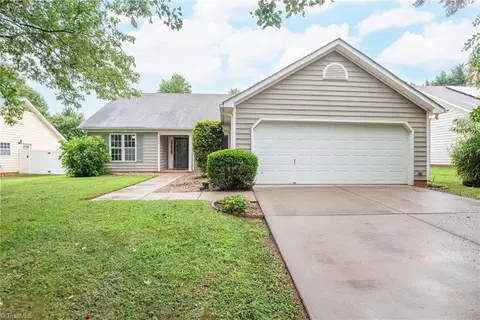752 Eagle Point Dr, Kernersville, NC 27284