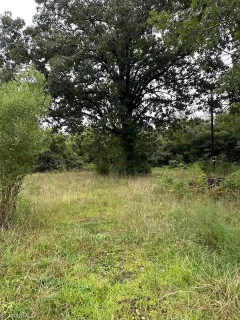 381 Kennedy Rd, Thomasville, NC 27360